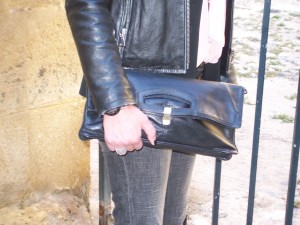 Pochette en cuir noir Coccinelle