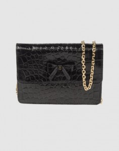 Pochette noire en cuir lézard.