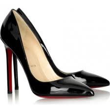 Escarpins noirs Louboutin.