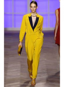 Tailleur Pantalon Jaune par Tommy Hilfiger.