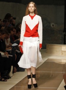 Plissé en Rouge et Blanc Chez Prada.