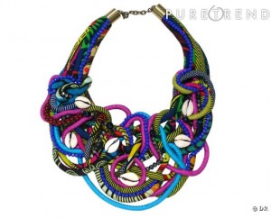 Un collier.