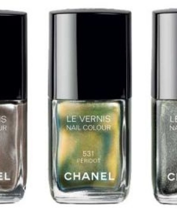 Vernis Chanel irisé.