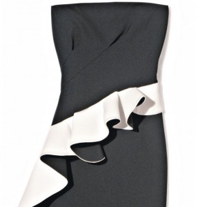 Robe noire et blanche chez Zara.